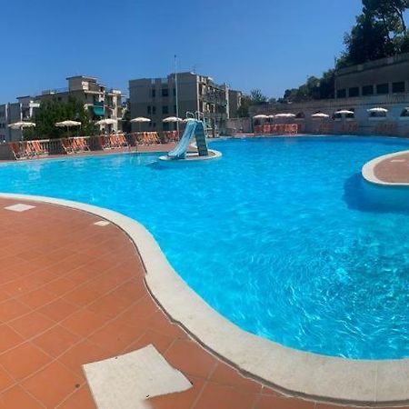 Hotel Paco Пьетра-Лигуре Экстерьер фото