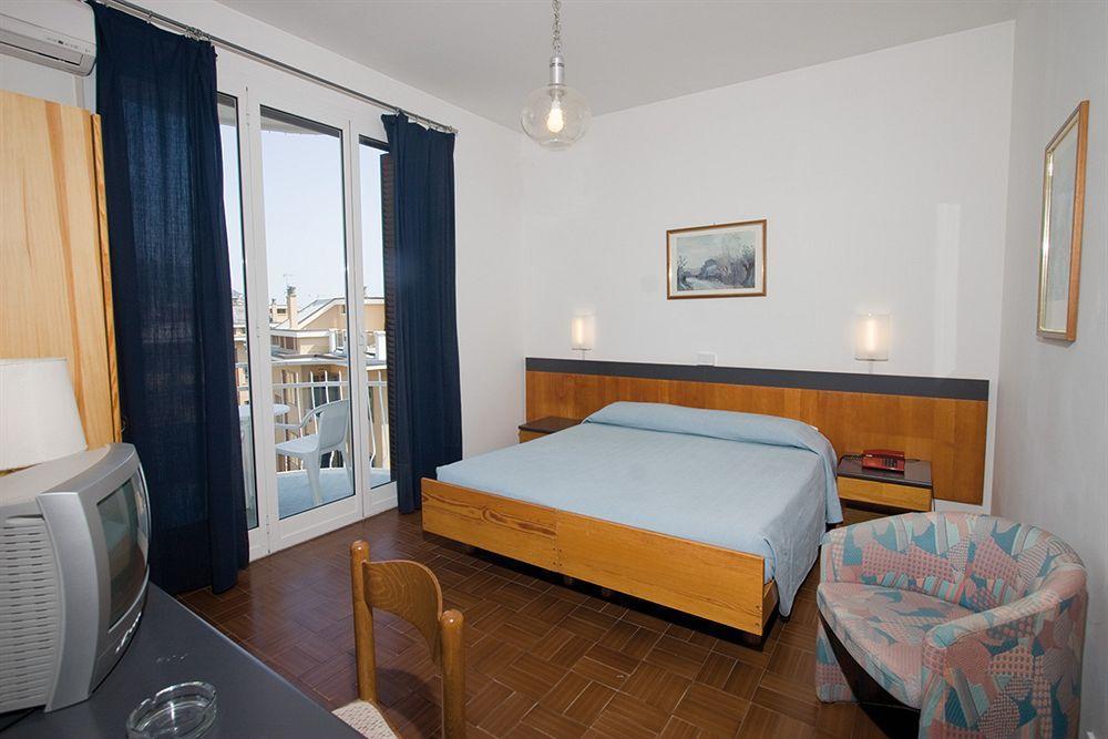 Hotel Paco Пьетра-Лигуре Экстерьер фото